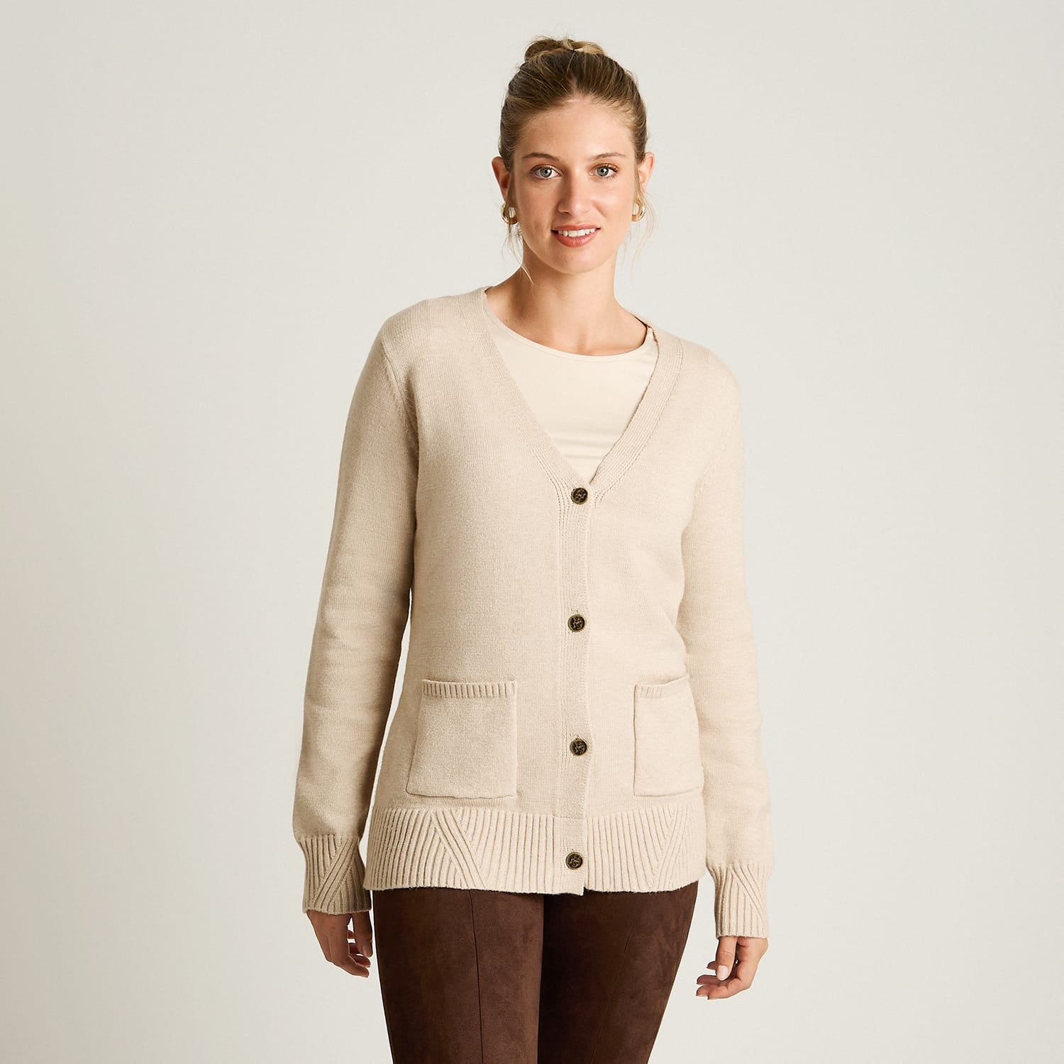 Cardigan Beige Manga Larga Elasticidad Media Sin Forro Calce Normal Tela Tejido
